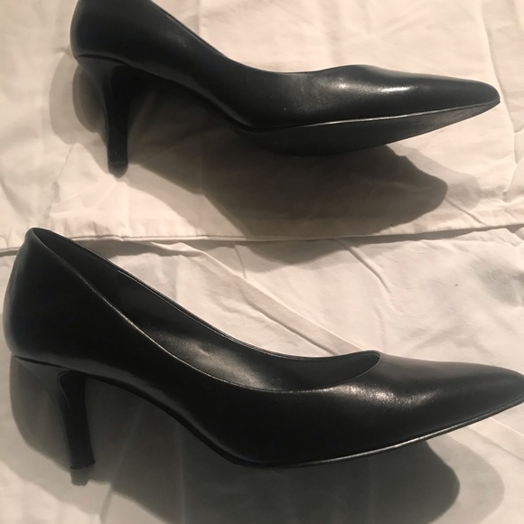 Ladies shoes - Picture 2 of 2